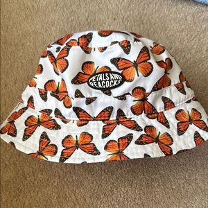 Petals & Peaches Butterfly Bucket Hat - Orange and White One Size